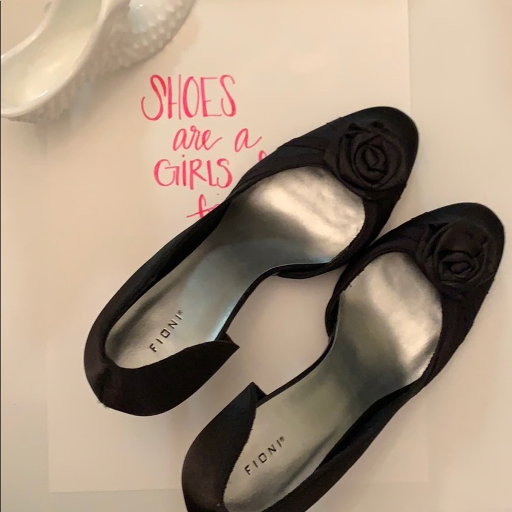 Fiona dress heels satin feel EUC